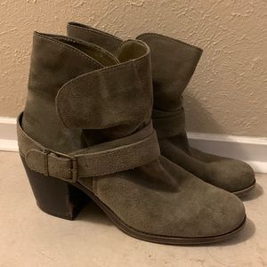 BCBGeneration size 10 green suede boots